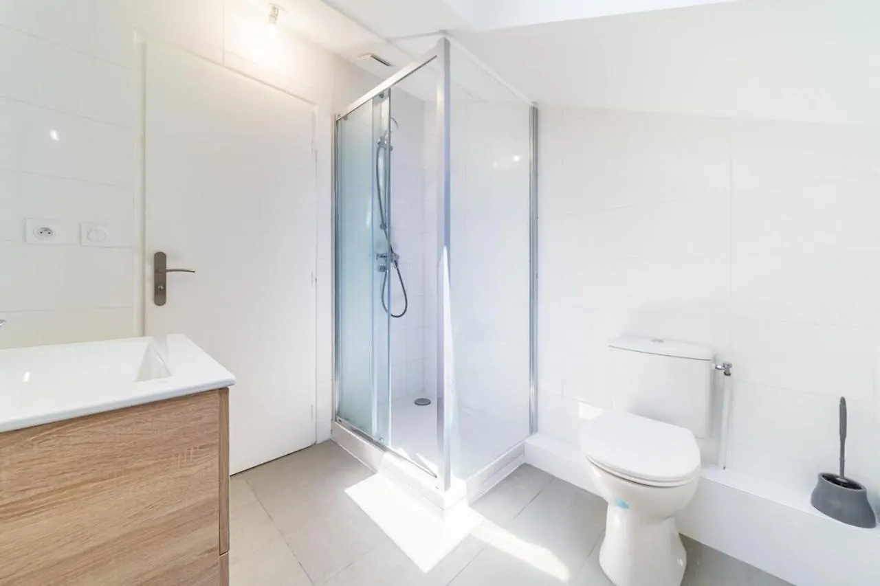 Le Pelisson 6 People Functional Gratte Ciel Apartment Villeurbanne France