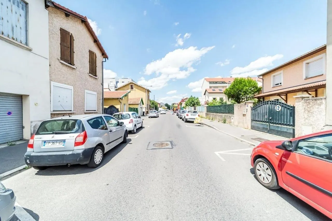 Le Pelisson 6 People Functional Gratte Ciel Apartment Villeurbanne
