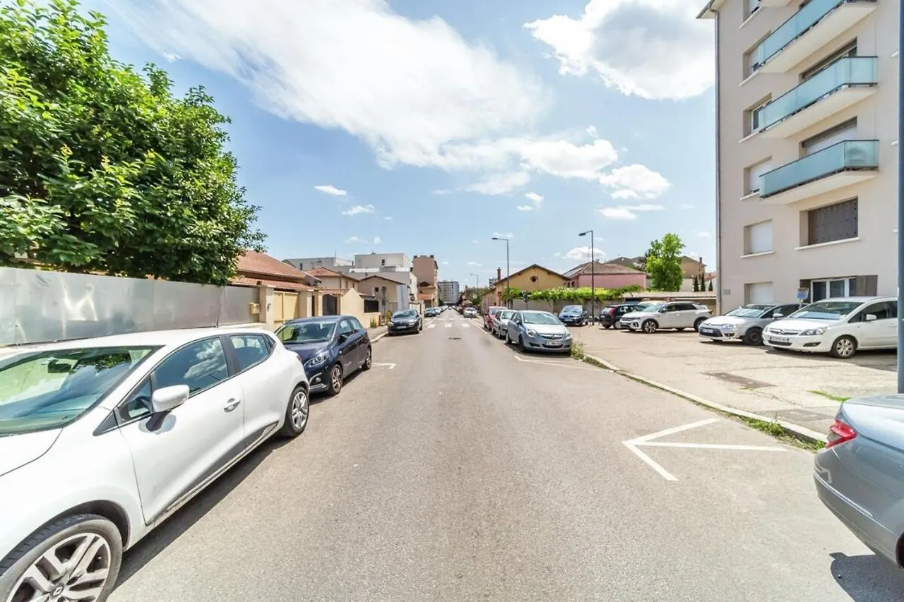 Le Pelisson 6 People Functional Gratte Ciel Apartment Villeurbanne